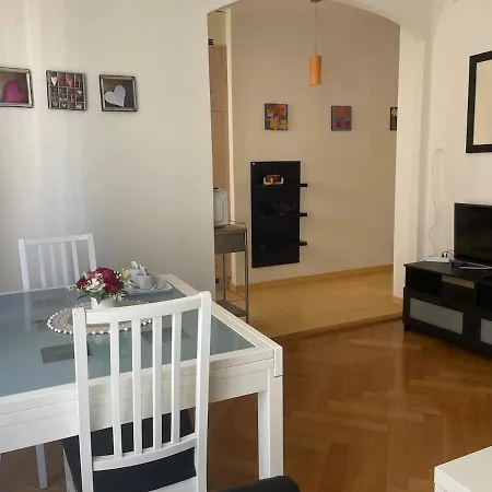 Apartment A Few Minutes' Walk To Train Station